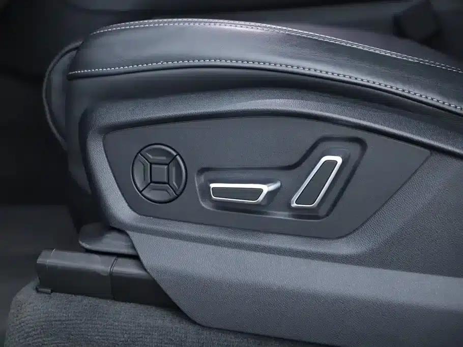 Audi SQ7 2024 4.0 TFSI Dark Knight Edition — миниатюра 21