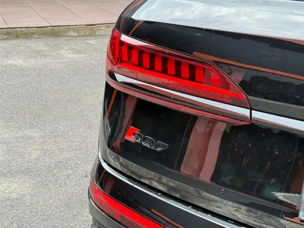 Audi SQ7 2024 4.0 TFSI Dark Knight Edition — миниатюра 29