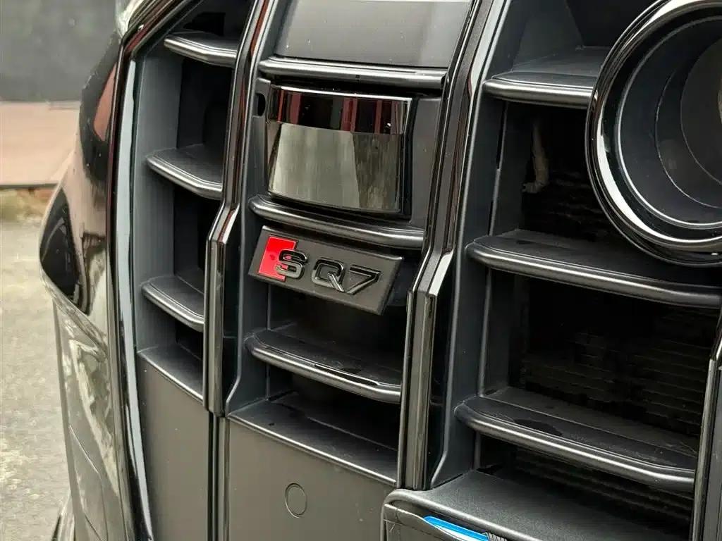 Audi SQ7 2024 4.0 TFSI Dark Knight Edition — миниатюра 31