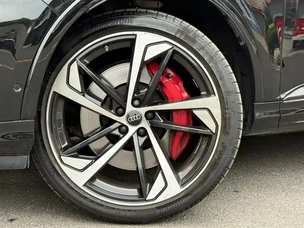 Audi SQ7 2024 4.0 TFSI Dark Knight Edition — миниатюра 34