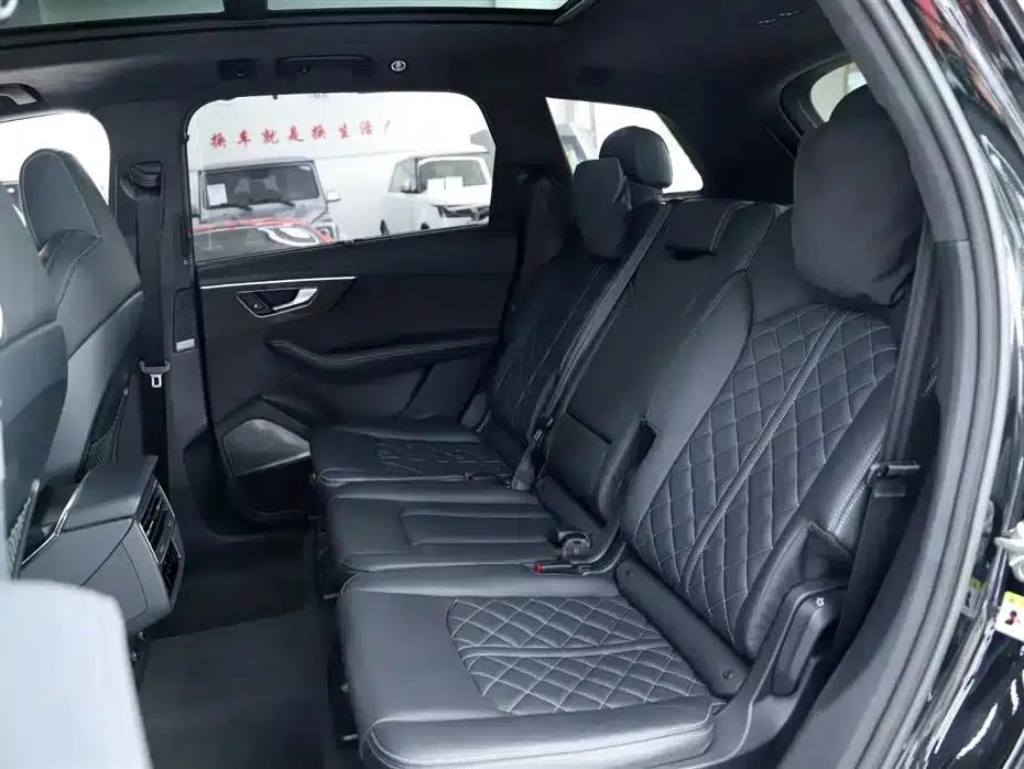 Audi SQ7 2024 4.0 TFSI Dark Knight Edition — миниатюра 7