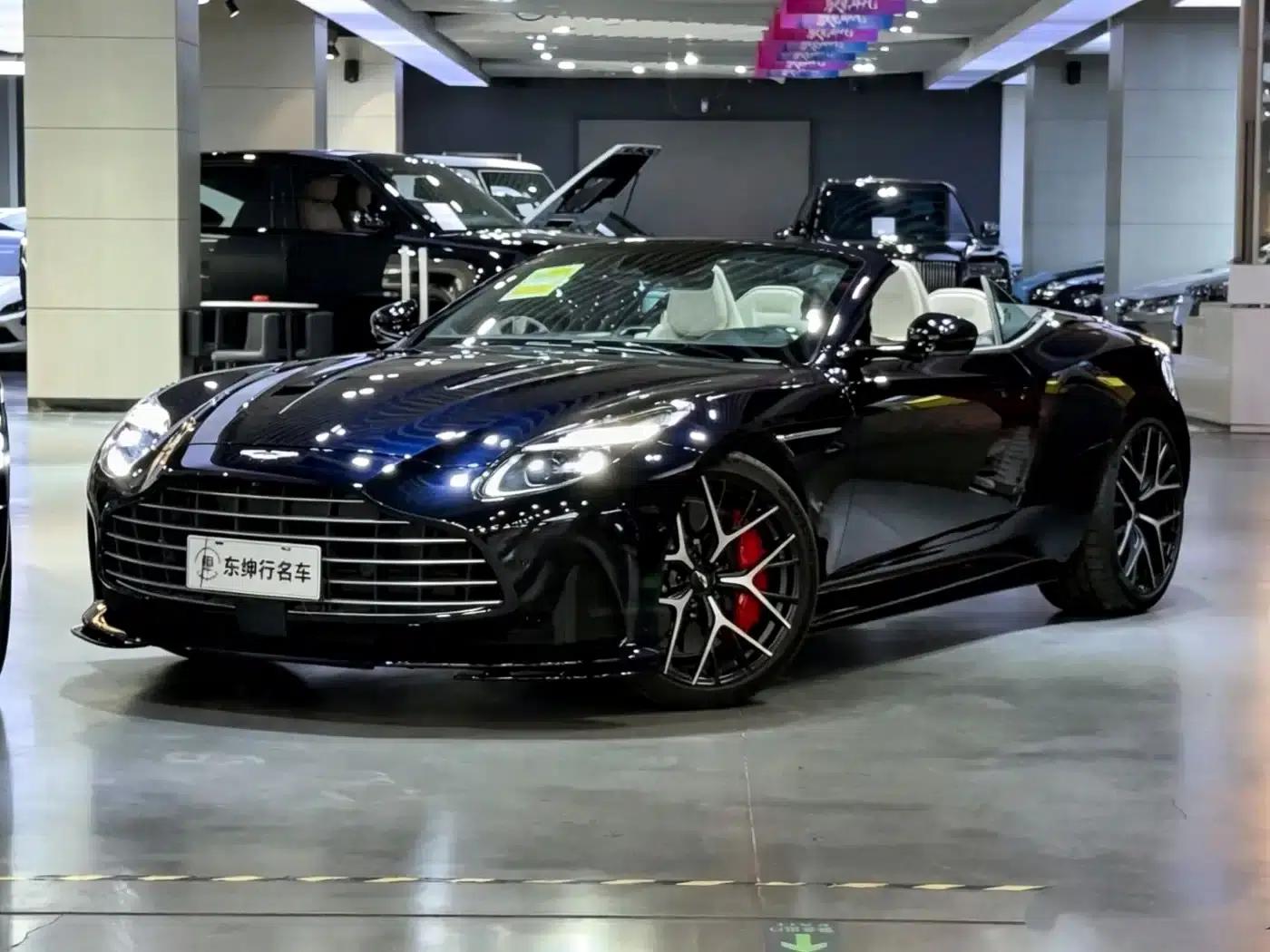 Aston Martin DB12 2025 4.0T V8 Volante — миниатюра 1