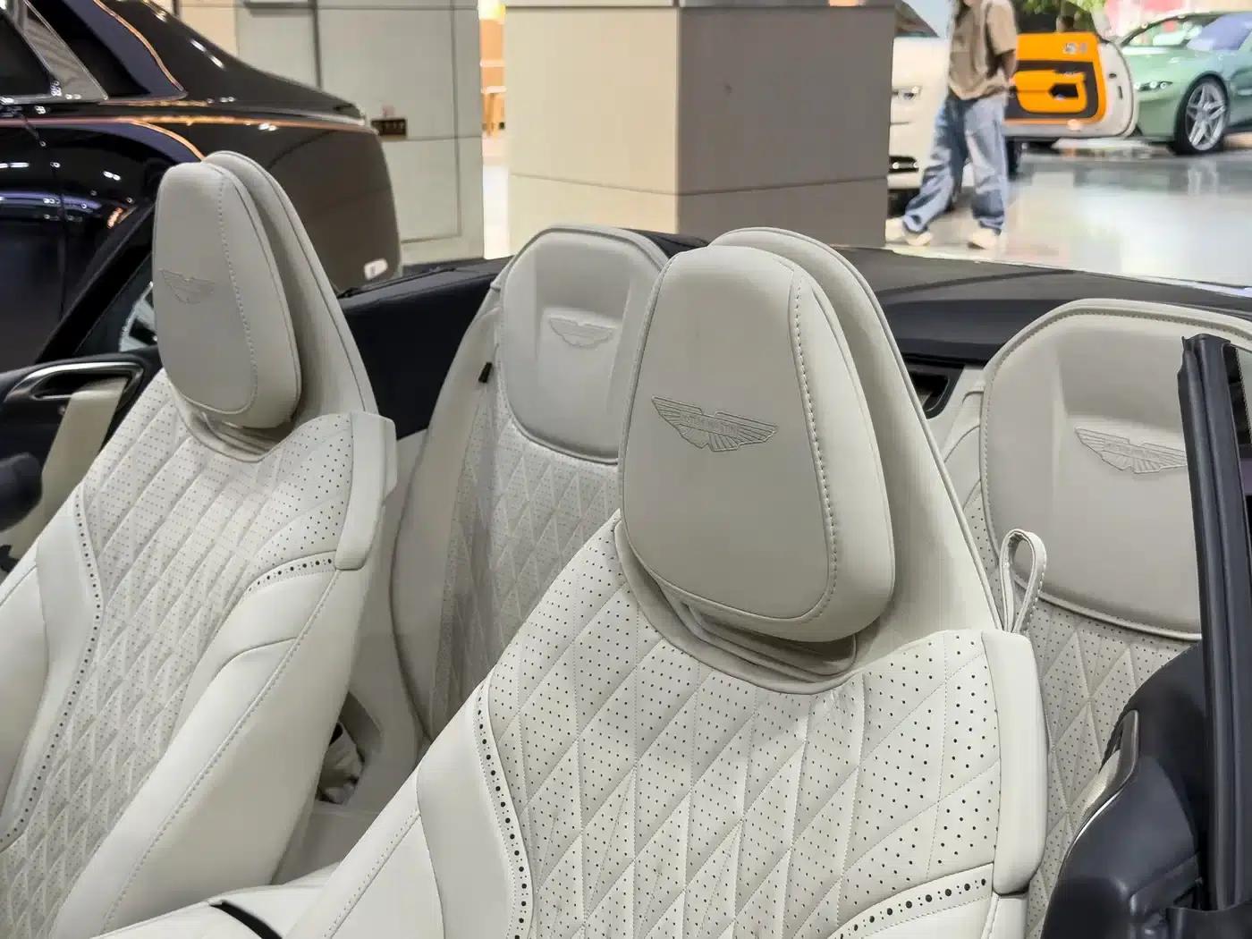 Aston Martin DB12 2025 4.0T V8 Volante — миниатюра 14