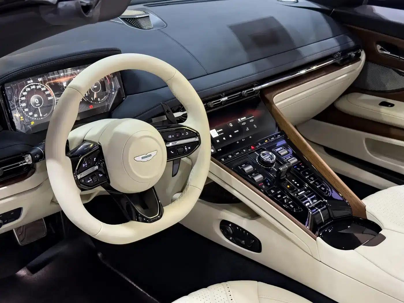 Aston Martin DB12 2025 4.0T V8 Volante — миниатюра 15