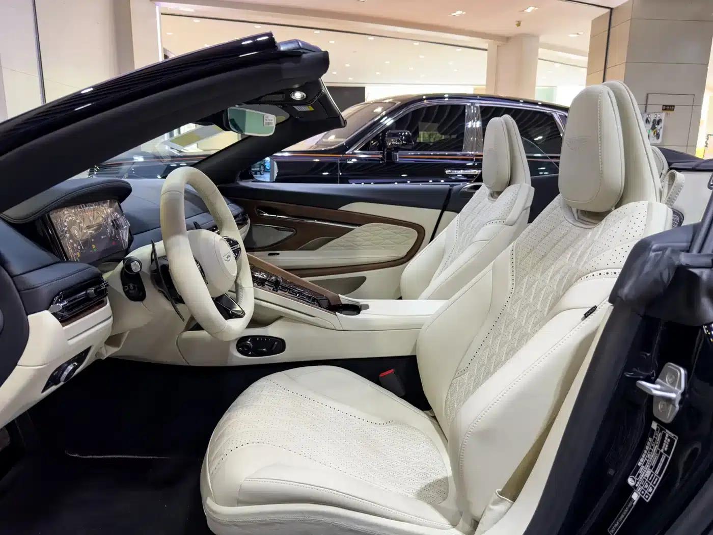 Aston Martin DB12 2025 4.0T V8 Volante — миниатюра 16