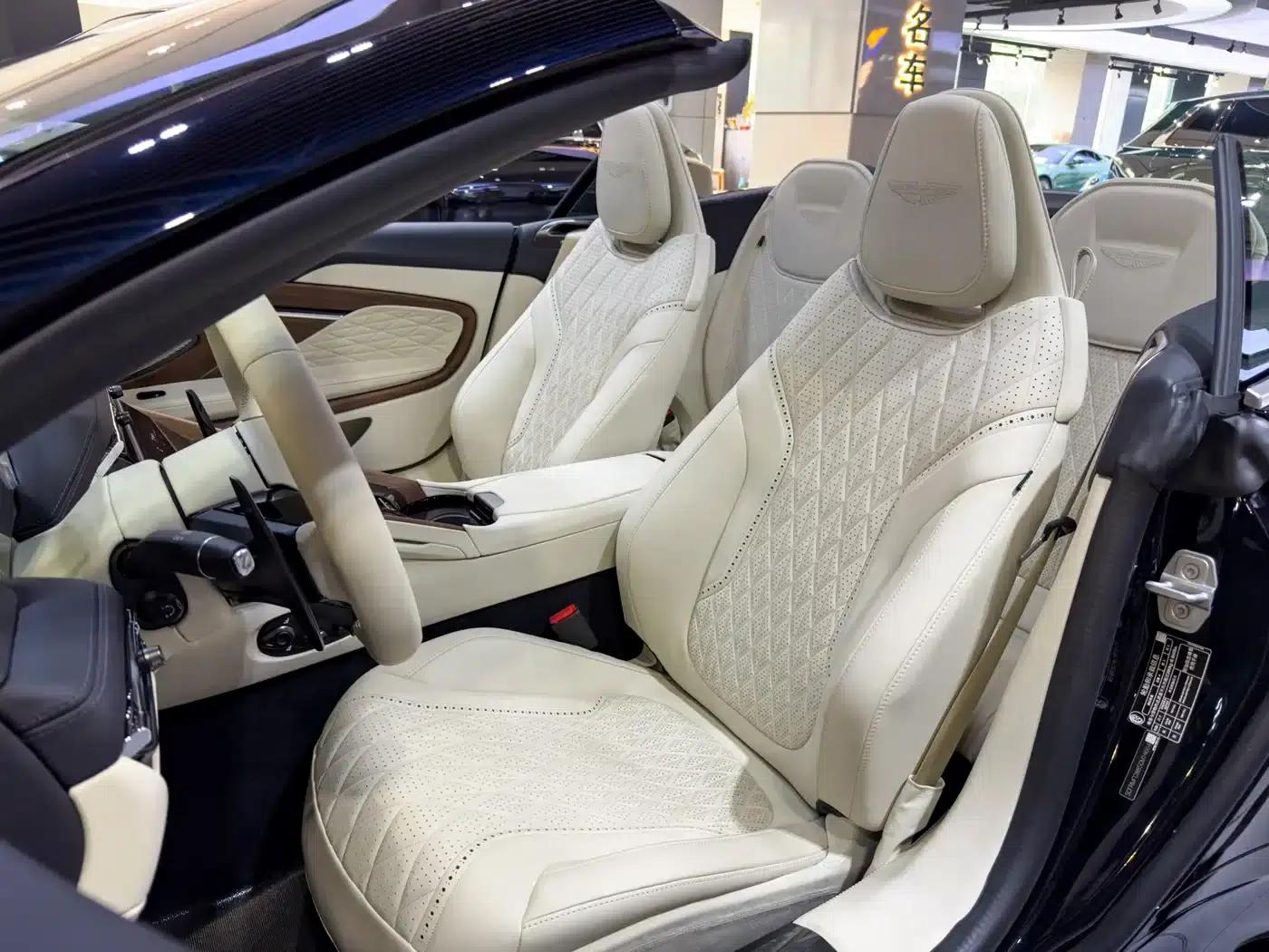 Aston Martin DB12 2025 4.0T V8 Volante — миниатюра 17
