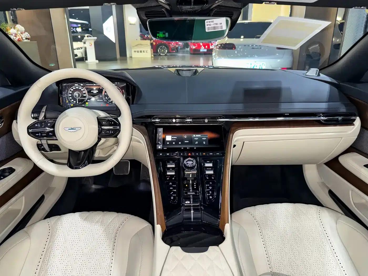 Aston Martin DB12 2025 4.0T V8 Volante — миниатюра 19