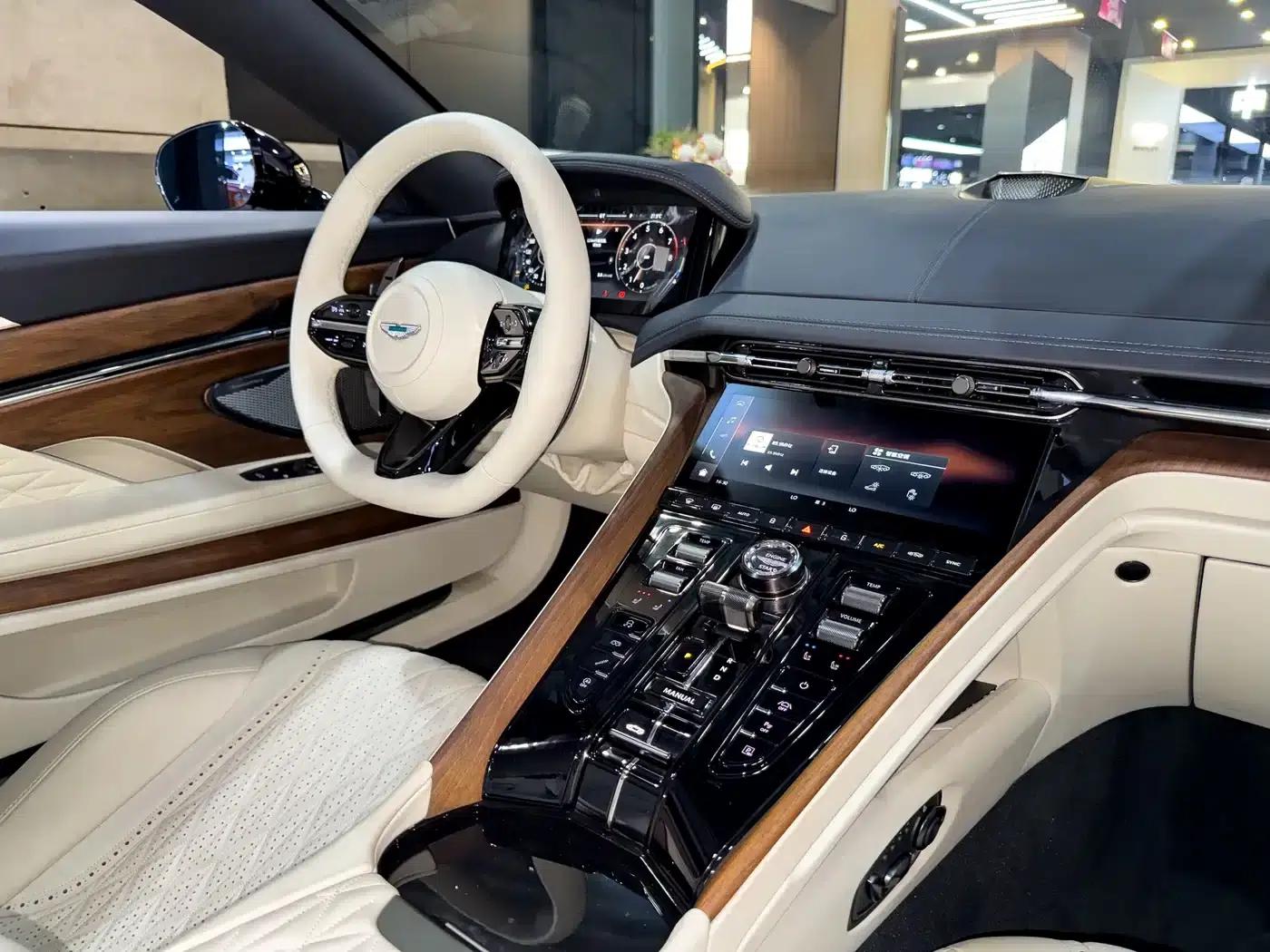 Aston Martin DB12 2025 4.0T V8 Volante — миниатюра 20