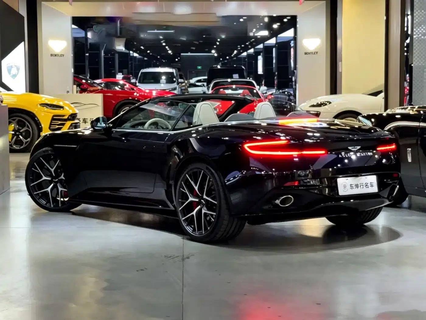 Aston Martin DB12 2025 4.0T V8 Volante — миниатюра 5
