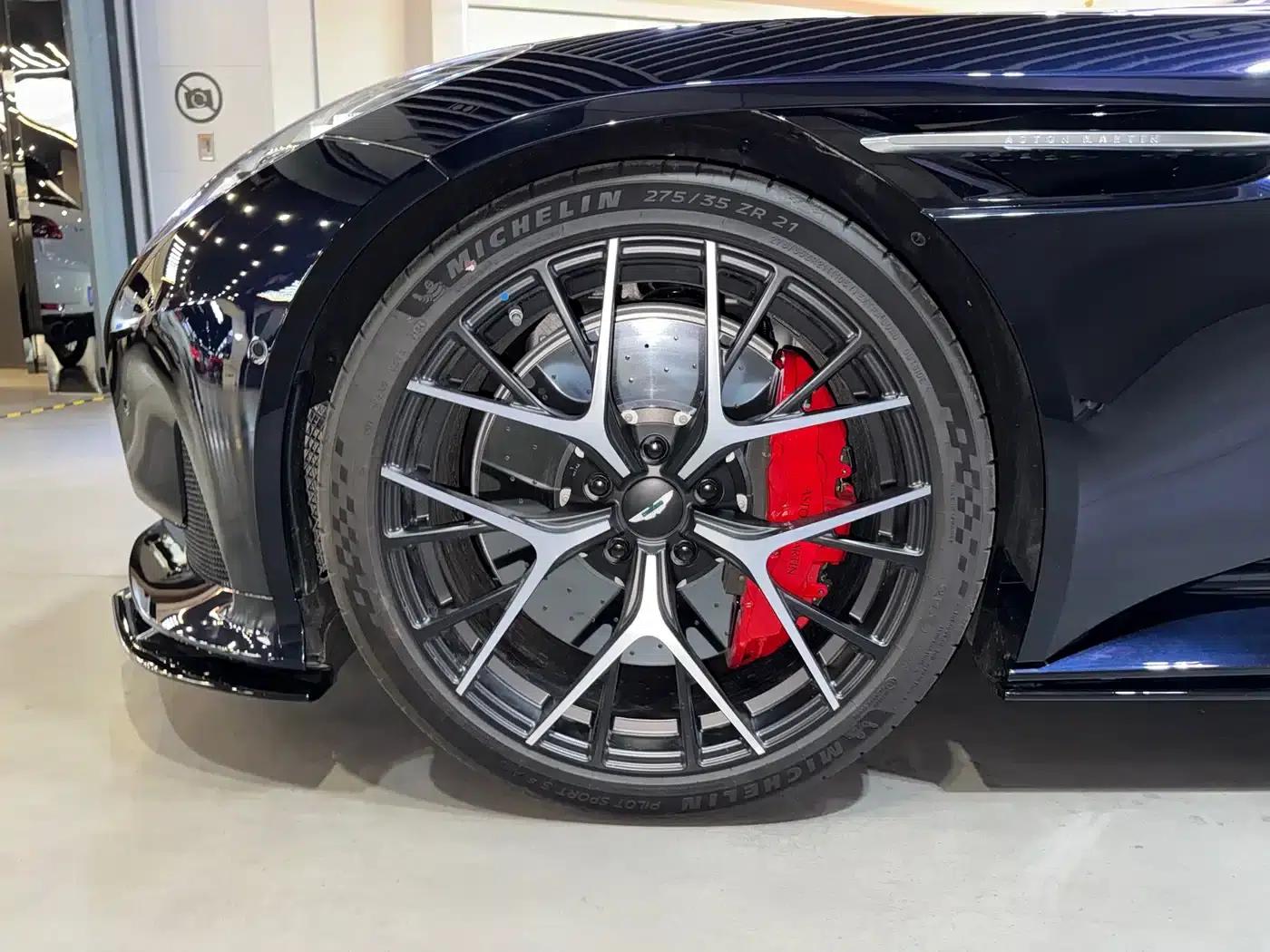 Aston Martin DB12 2025 4.0T V8 Volante — миниатюра 6