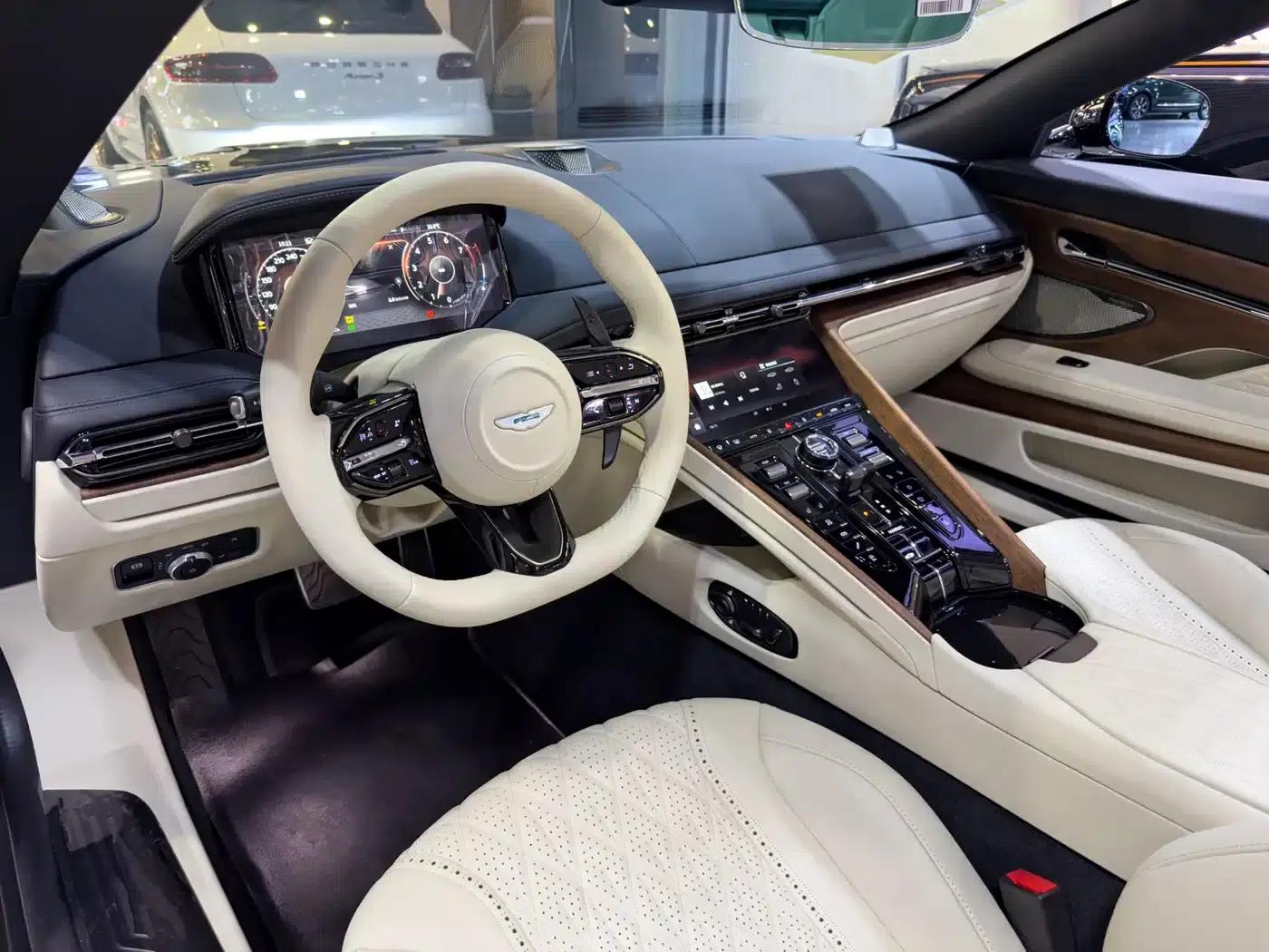 Aston Martin DB12 2025 4.0T V8 Volante — миниатюра 7
