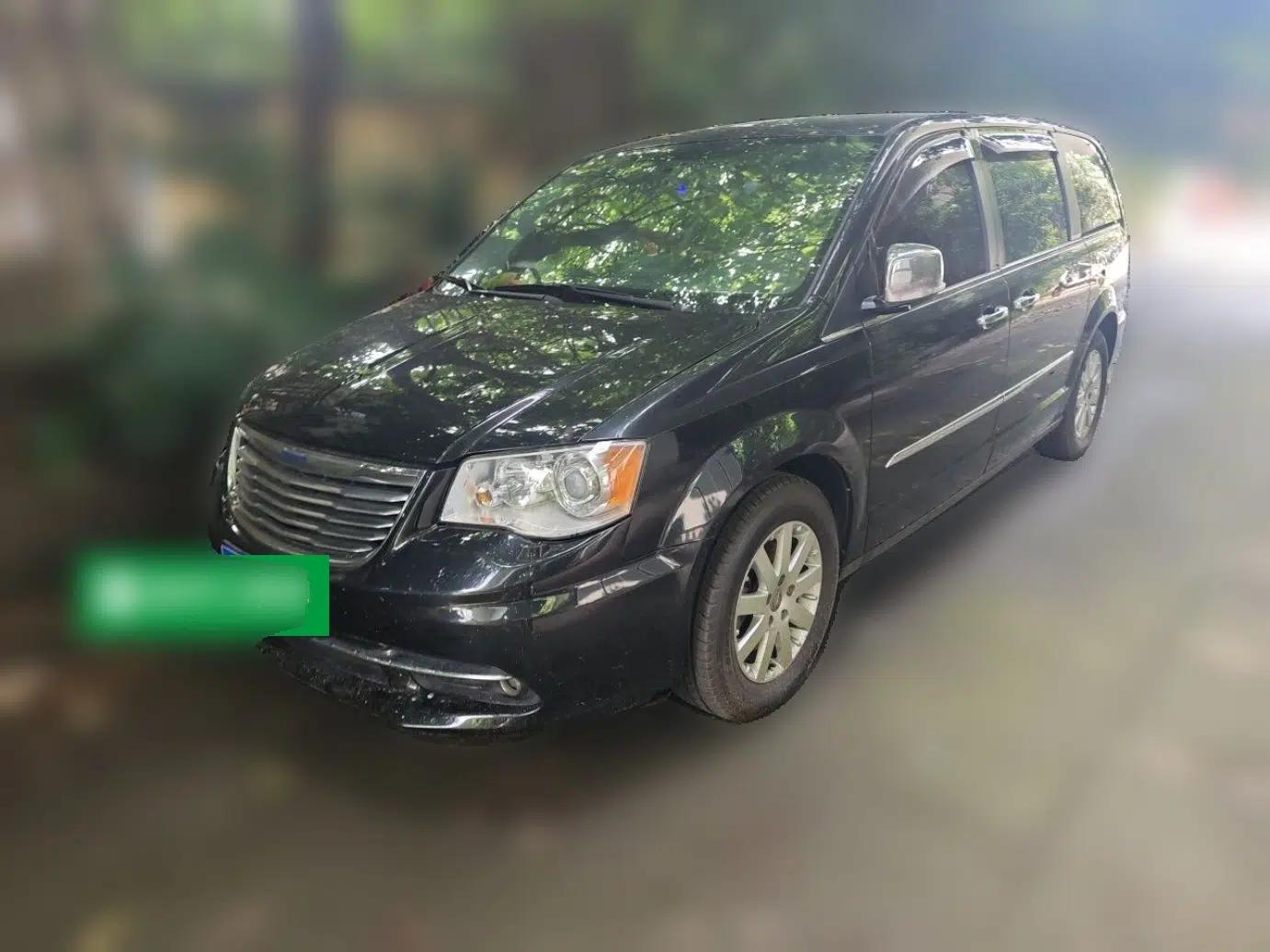 Used Chrysler Grand Voyager 2014 3.6L Comfort Edition — миниатюра 1