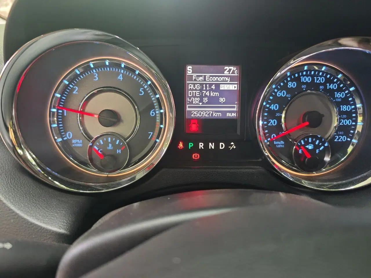 Used Chrysler Grand Voyager 2014 3.6L Comfort Edition — миниатюра 12