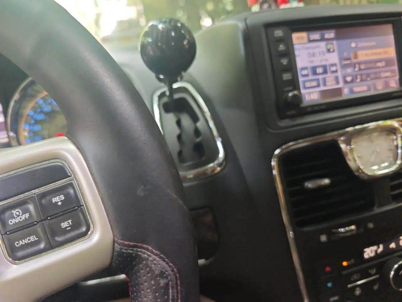 Used Chrysler Grand Voyager 2014 3.6L Comfort Edition — миниатюра 14