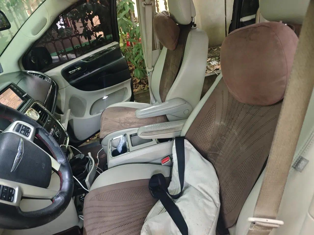 Used Chrysler Grand Voyager 2014 3.6L Comfort Edition — миниатюра 15