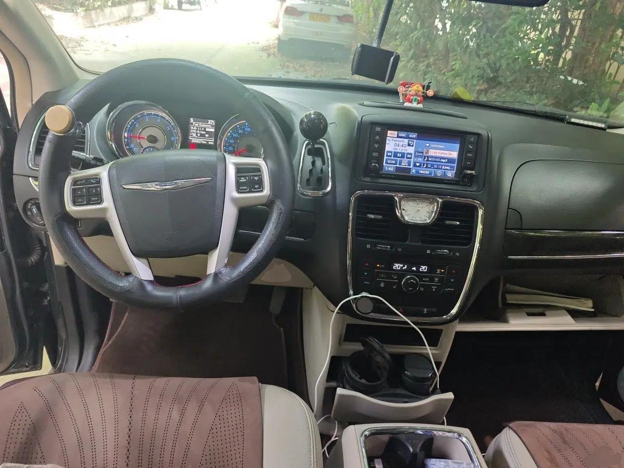 Used Chrysler Grand Voyager 2014 3.6L Comfort Edition — миниатюра 9