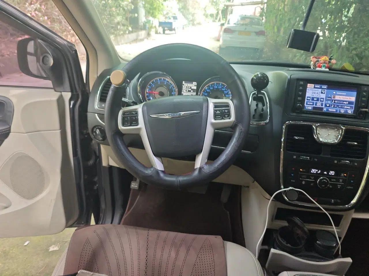 Used Chrysler Grand Voyager 2014 3.6L Comfort Edition — миниатюра 10