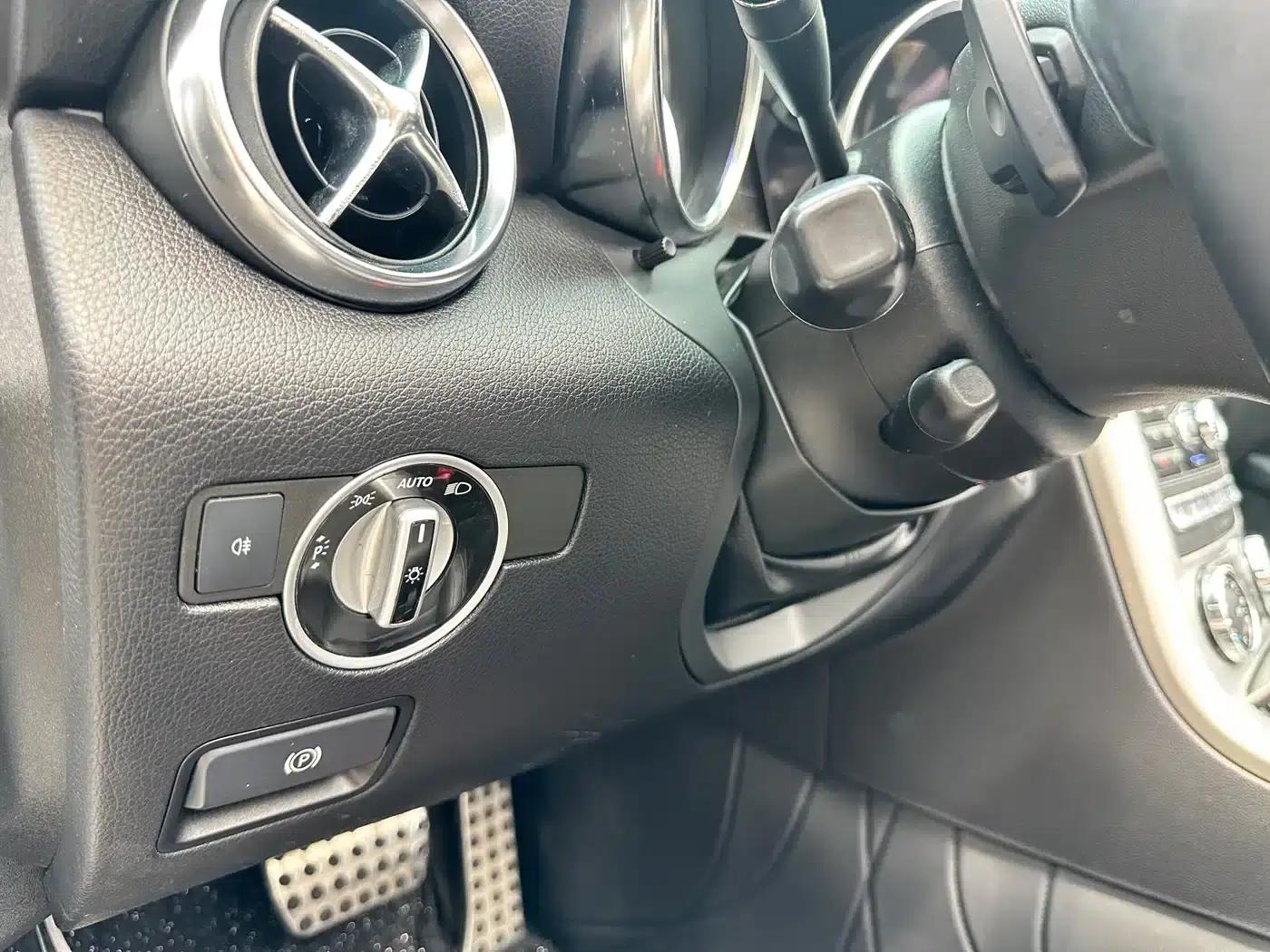 Mercedes-Benz SLK-Class 2011 SLK 200 Fashion Edition — миниатюра 9