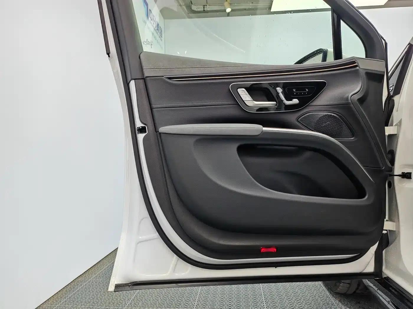 Mercedes-Benz EQS SUV 2023 450 4MATIC Pioneer Edition — миниатюра 13