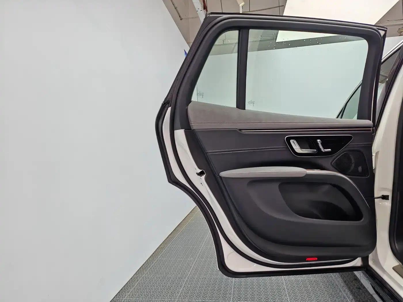 Mercedes-Benz EQS SUV 2023 450 4MATIC Pioneer Edition — миниатюра 14