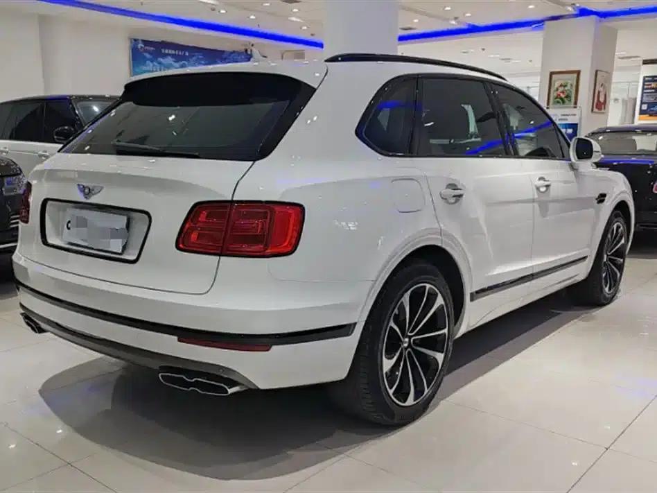 Bentayga Plug-in Hybrid 2019 3.0T PHEV — миниатюра 3