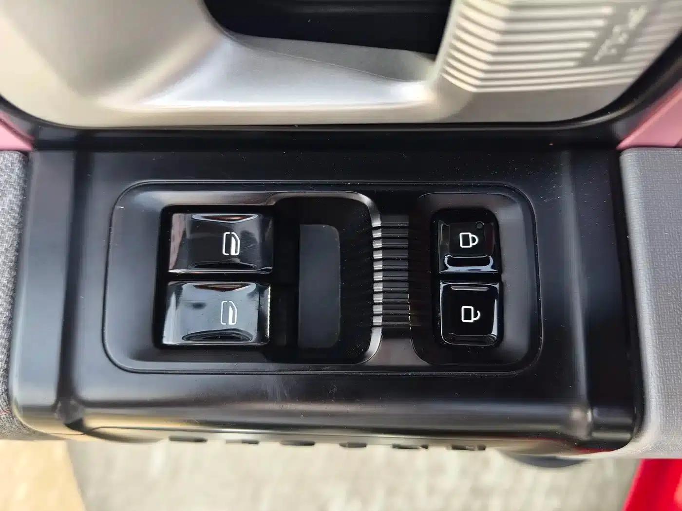 Baojun E300 2020 Plus Interstellar Intelligent Driving Edition — миниатюра 16