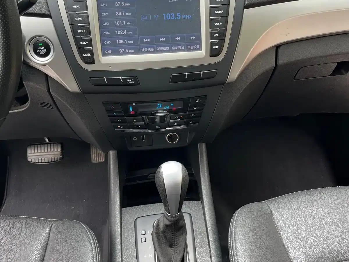 2015 Senova X65 2.0T Automatic Elite — миниатюра 9