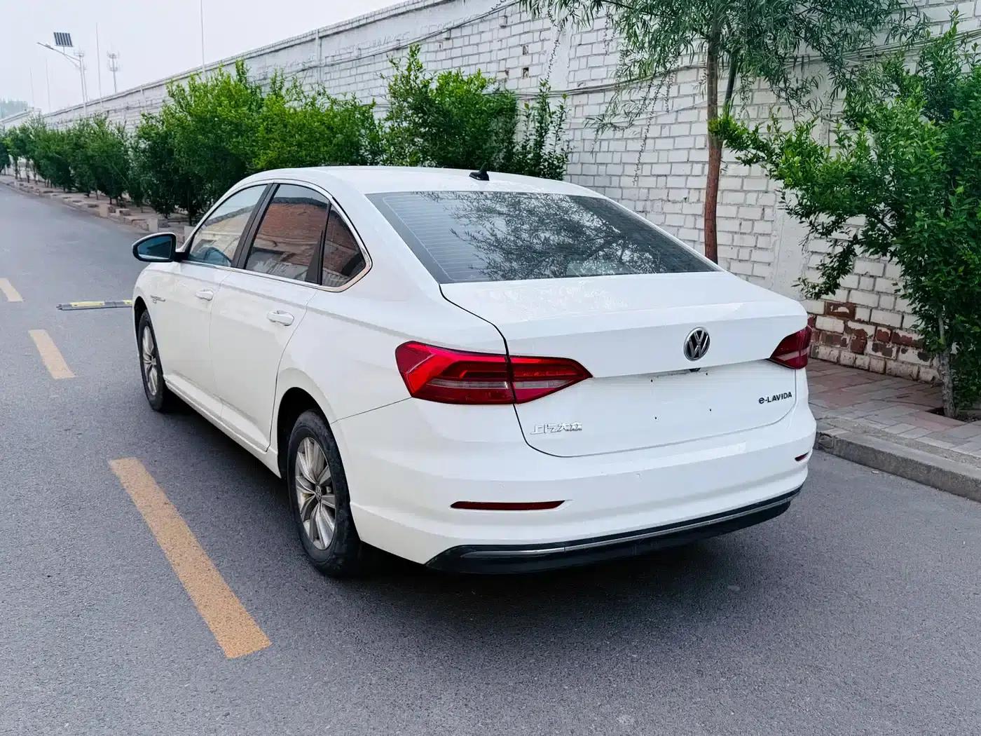 2019 Volkswagen Lavida EV Premium Edition — миниатюра 3