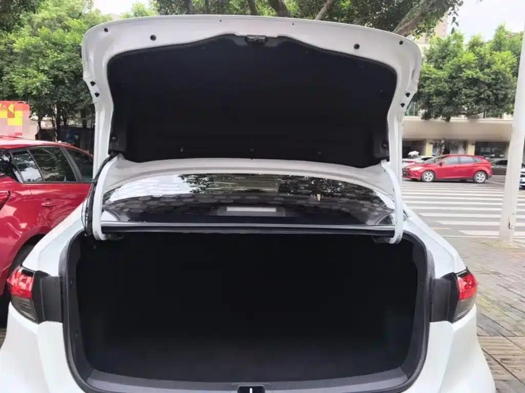 2021 Geely Lingshang 2.0L Luxury Edition — миниатюра 15
