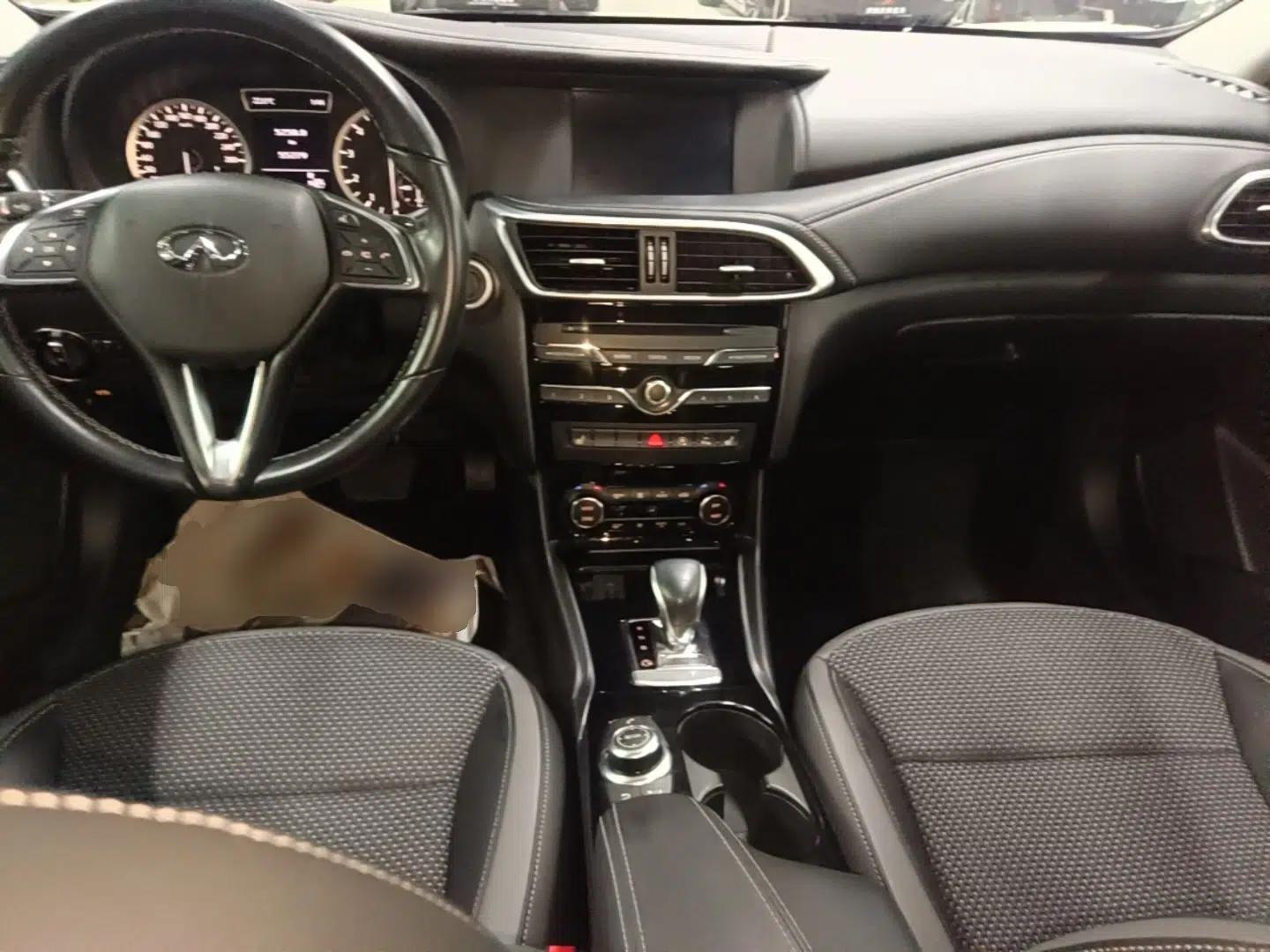 Used Infiniti QX30 2018 1.6T Two-Wheel Drive Sport Edition — миниатюра 17