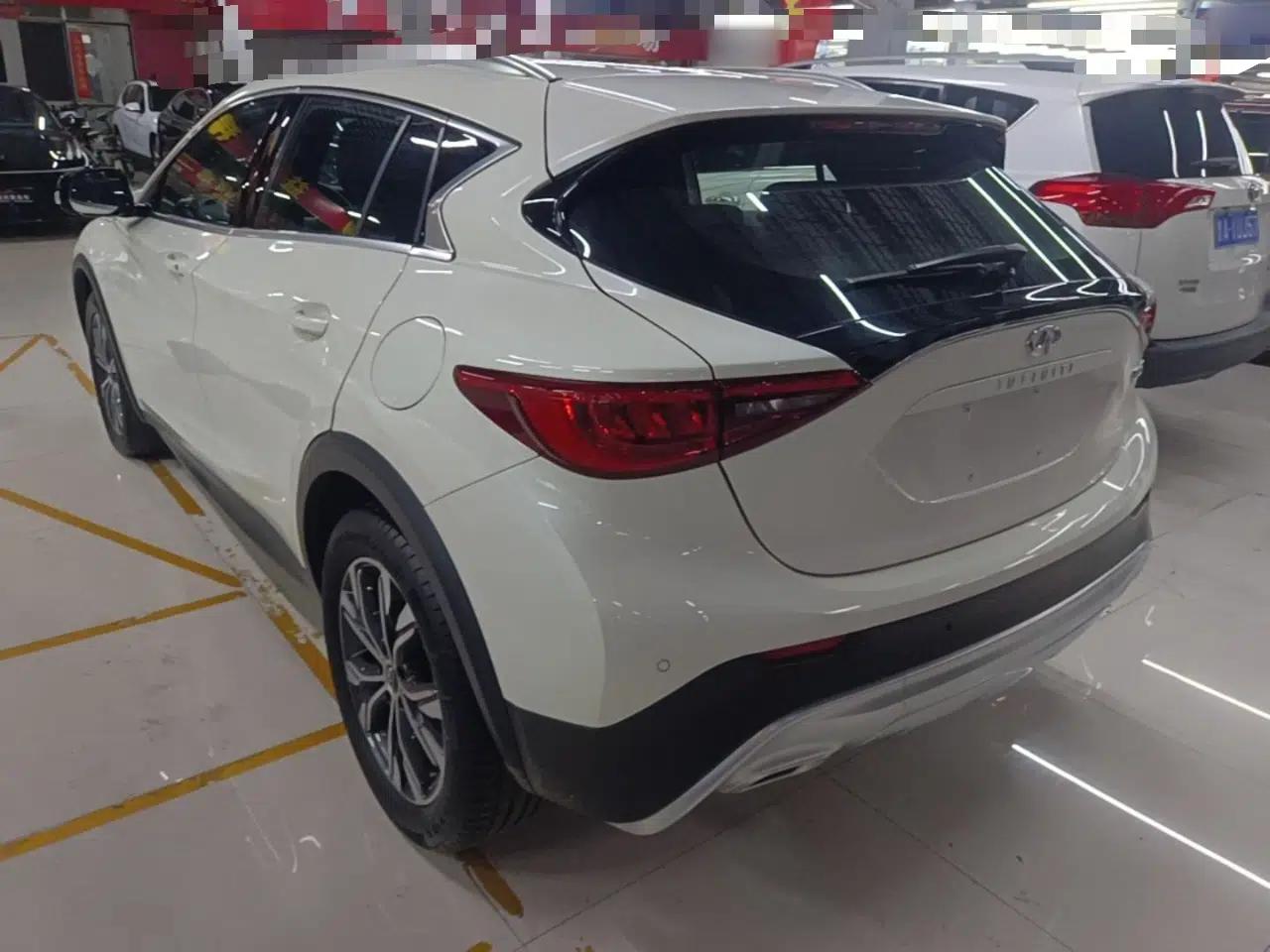 Used Infiniti QX30 2018 1.6T Two-Wheel Drive Sport Edition — миниатюра 4