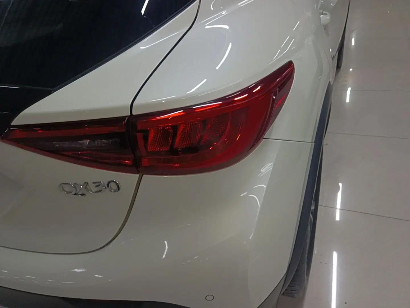 Used Infiniti QX30 2018 1.6T Two-Wheel Drive Sport Edition — миниатюра 9