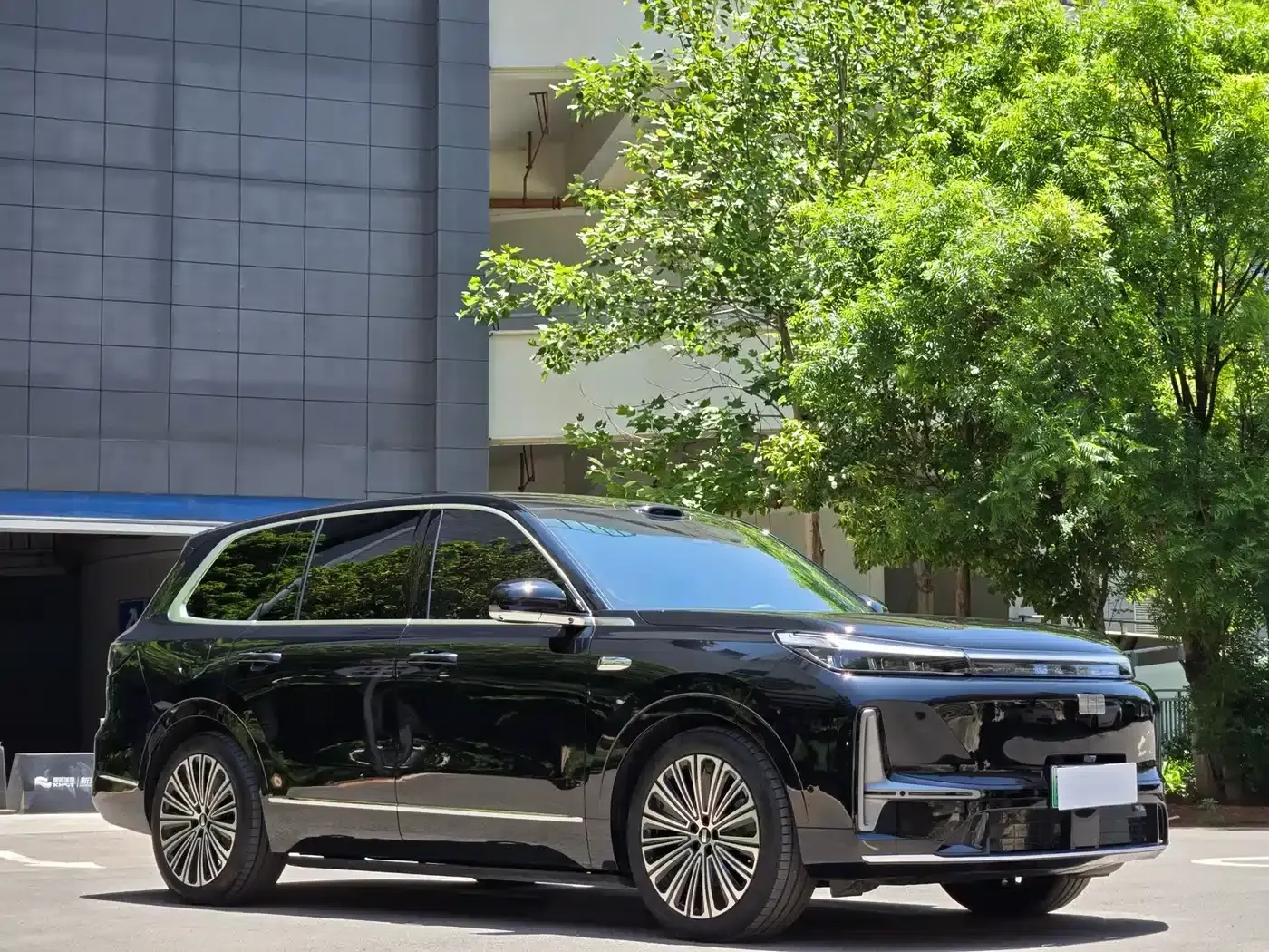 Galaxy M9 2025 210km/h AWD Navigator Edition — миниатюра 2