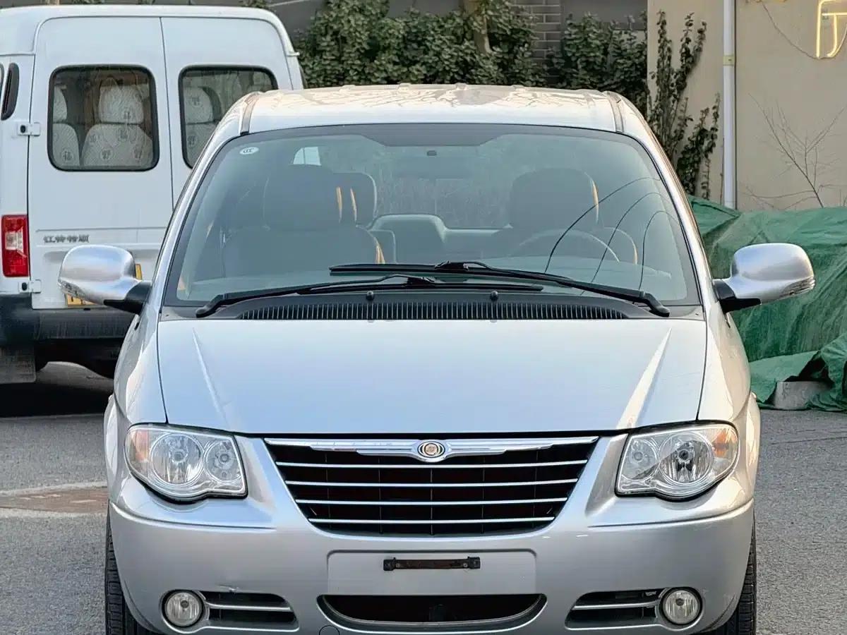 2012 Grand Voyager 3.0L Classic Edition — миниатюра 1
