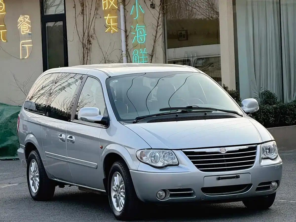 2012 Grand Voyager 3.0L Classic Edition — миниатюра 2