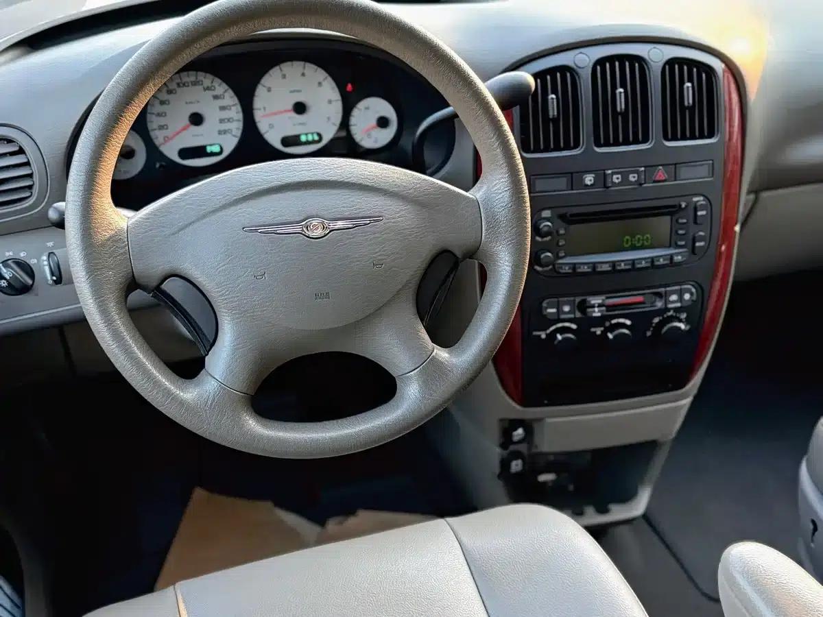 2012 Grand Voyager 3.0L Classic Edition — миниатюра 10