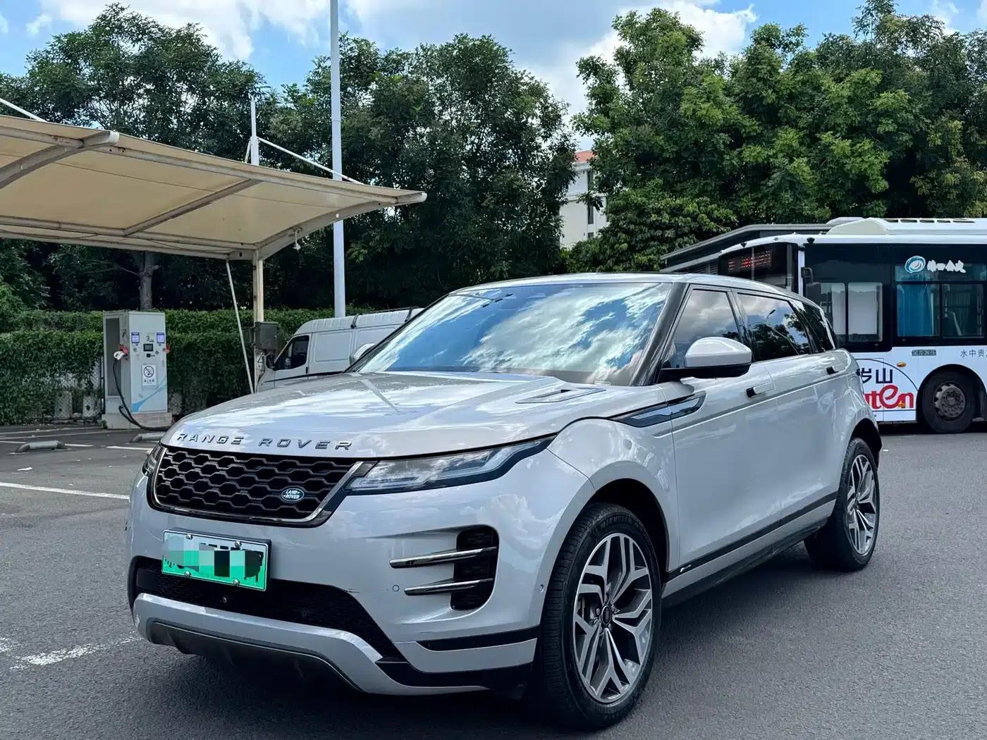 Range Rover Evoque Hybrid 2022 Model P300e Plug-in Electric Hybrid — миниатюра 4