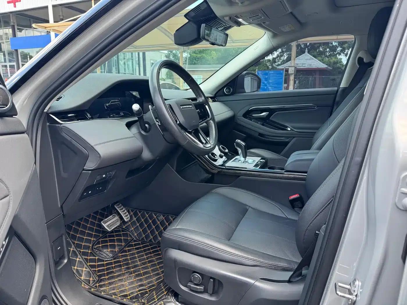 Range Rover Evoque Hybrid 2022 Model P300e Plug-in Electric Hybrid — миниатюра 5