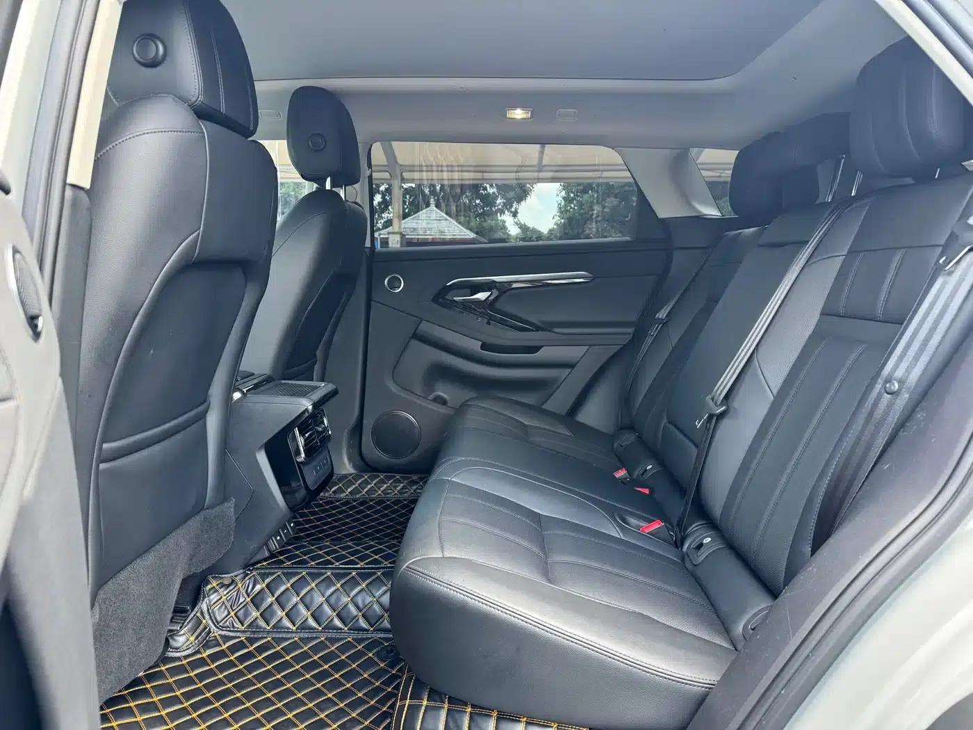 Range Rover Evoque Hybrid 2022 Model P300e Plug-in Electric Hybrid — миниатюра 6