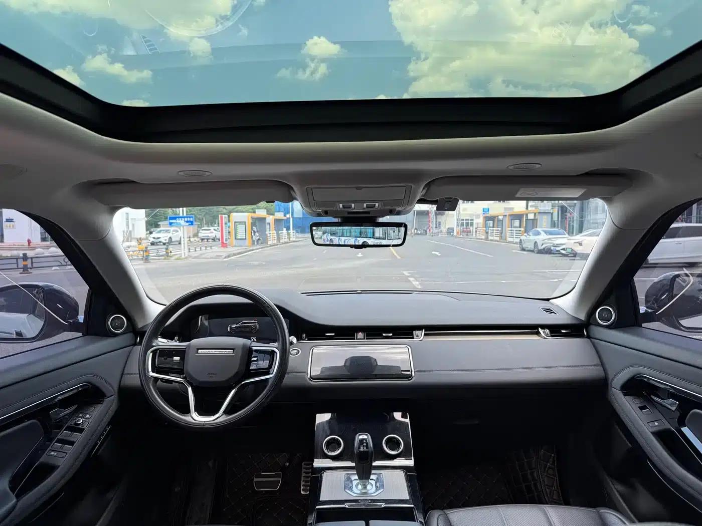 Range Rover Evoque Hybrid 2022 Model P300e Plug-in Electric Hybrid — миниатюра 7
