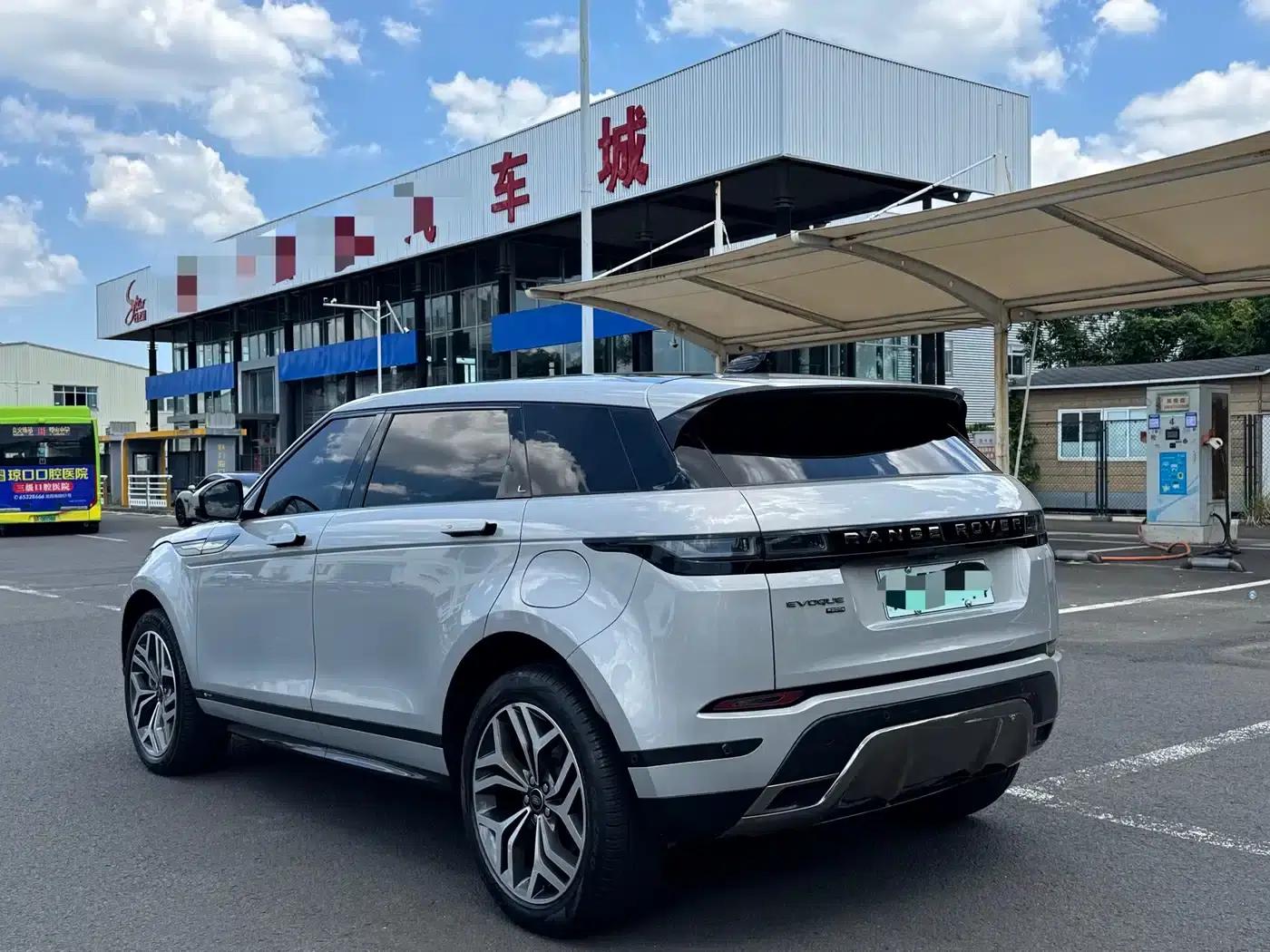 Range Rover Evoque Hybrid 2022 Model P300e Plug-in Electric Hybrid — миниатюра 8
