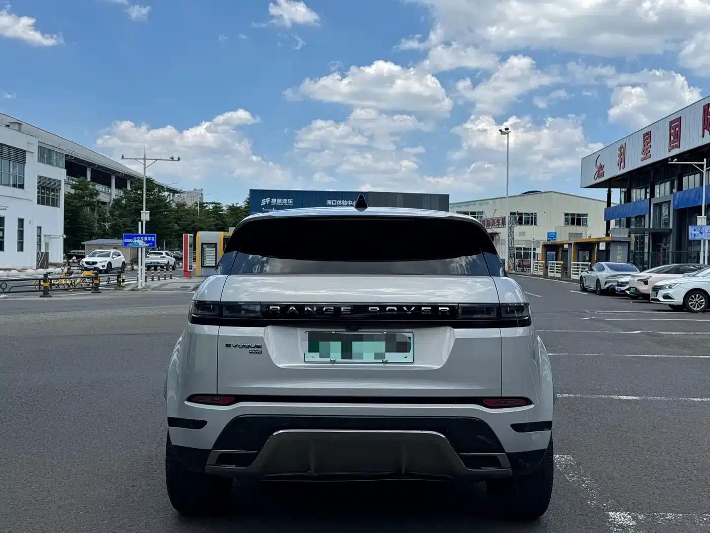 Range Rover Evoque Hybrid 2022 Model P300e Plug-in Electric Hybrid — миниатюра 9
