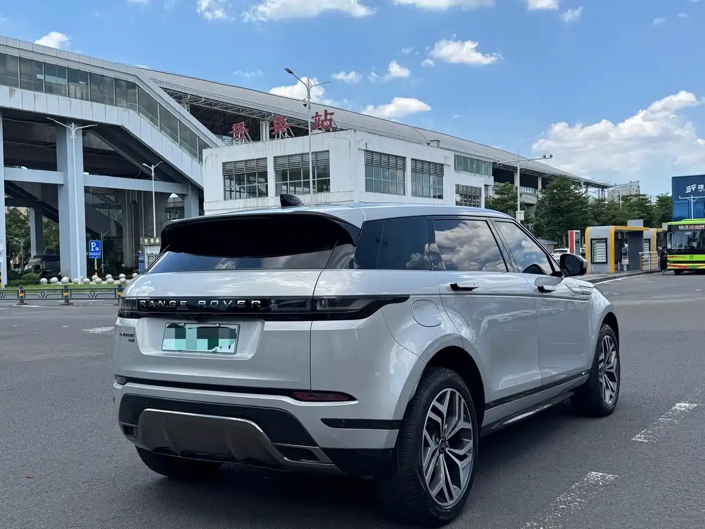 Range Rover Evoque Hybrid 2022 Model P300e Plug-in Electric Hybrid — миниатюра 10