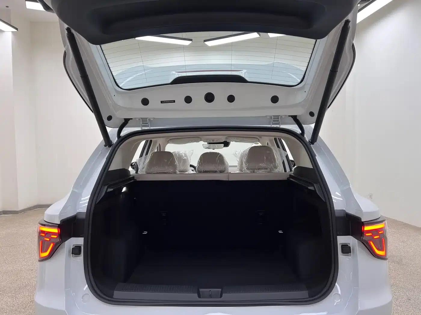 MG ES5 2025 425plus Rear-Wheel Drive — миниатюра 31