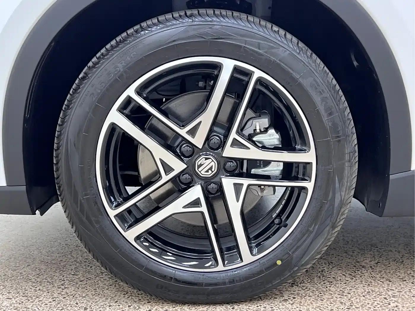 MG ES5 2025 425plus Rear-Wheel Drive — миниатюра 9