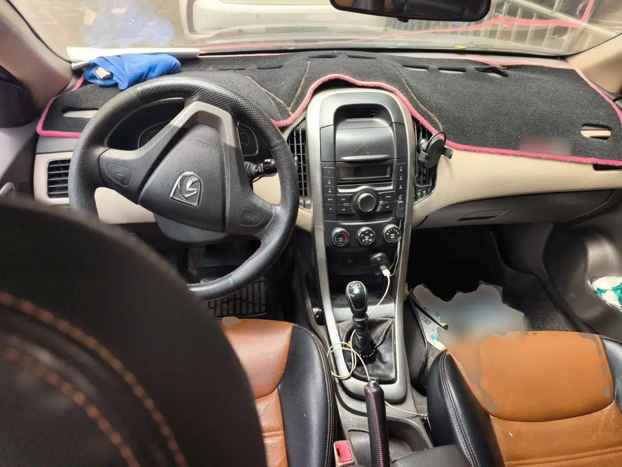 Used Baojun 630 2012 1.8L manual Comfort trim level — миниатюра 9