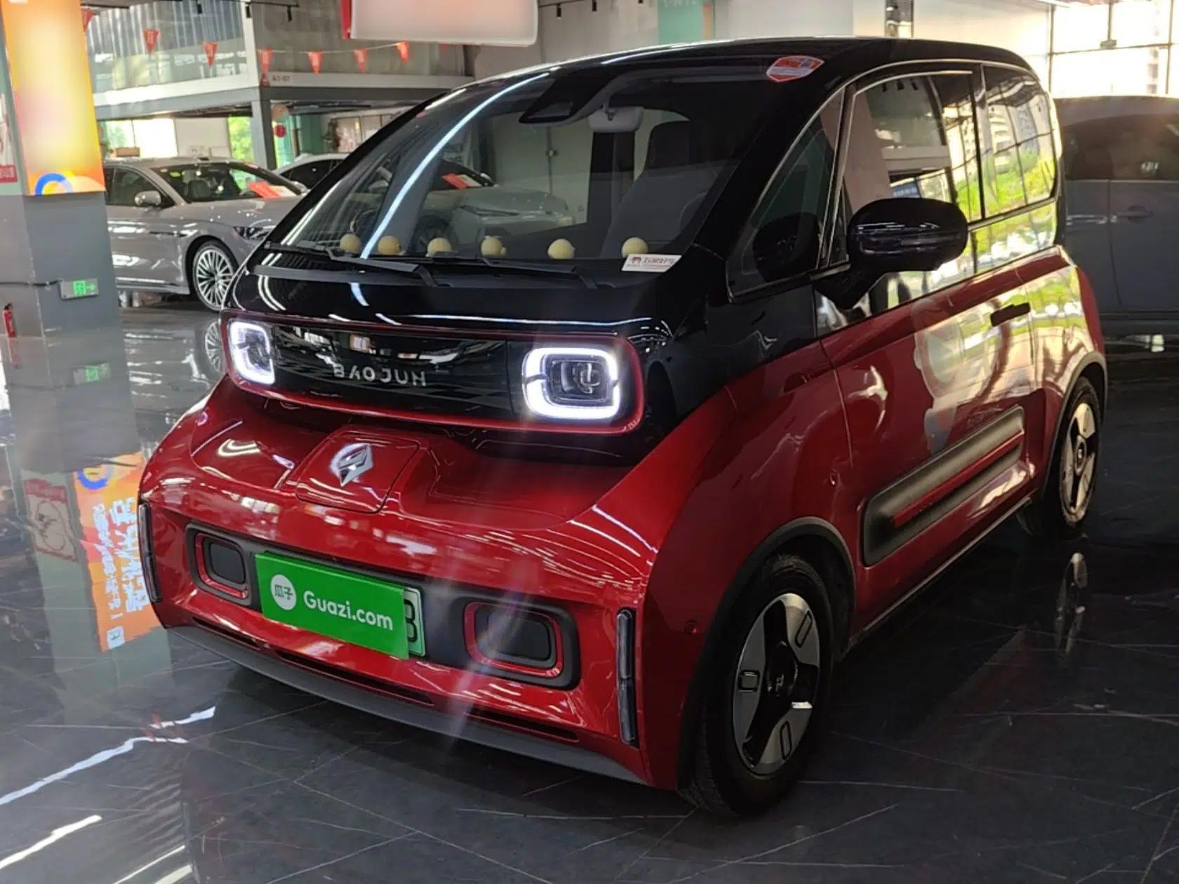 Used Baojun E300 2020 Plus Interstellar Future Edition — миниатюра 1