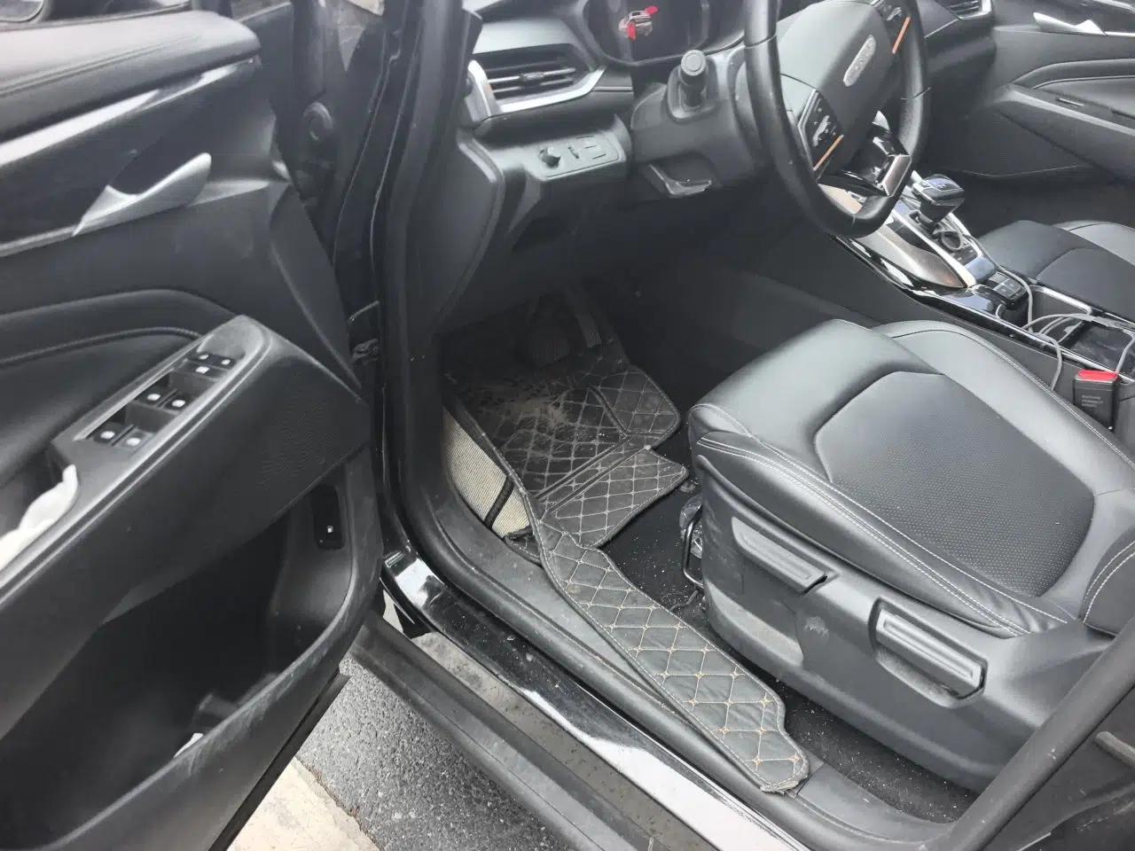 Used SAIC MAXUS EUNIQ 5 2020 1.3T PLUG-IN Elite Edition — миниатюра 16