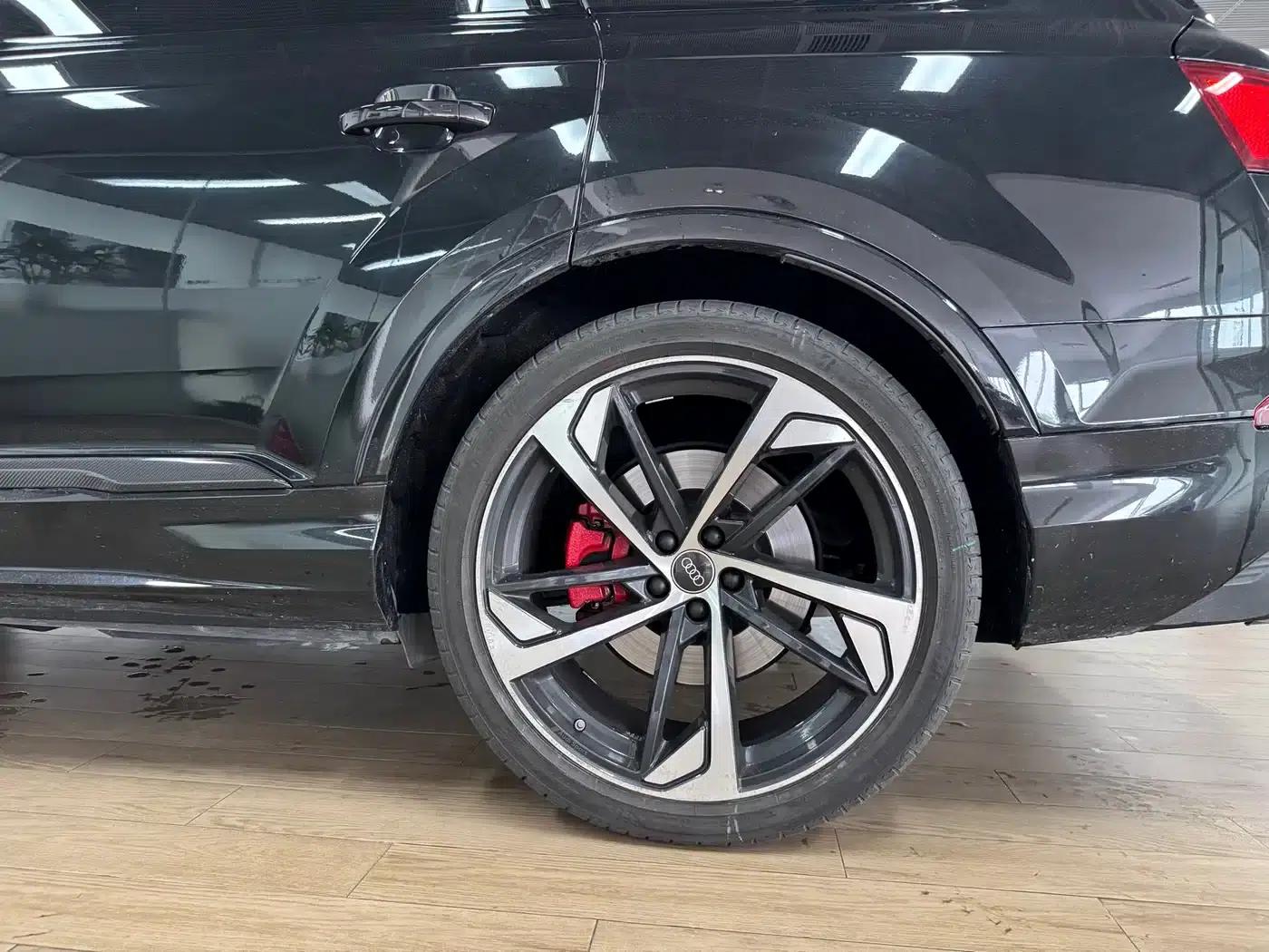 Audi SQ7 2024 4.0 TFSI Dark Knight Edition — миниатюра 14