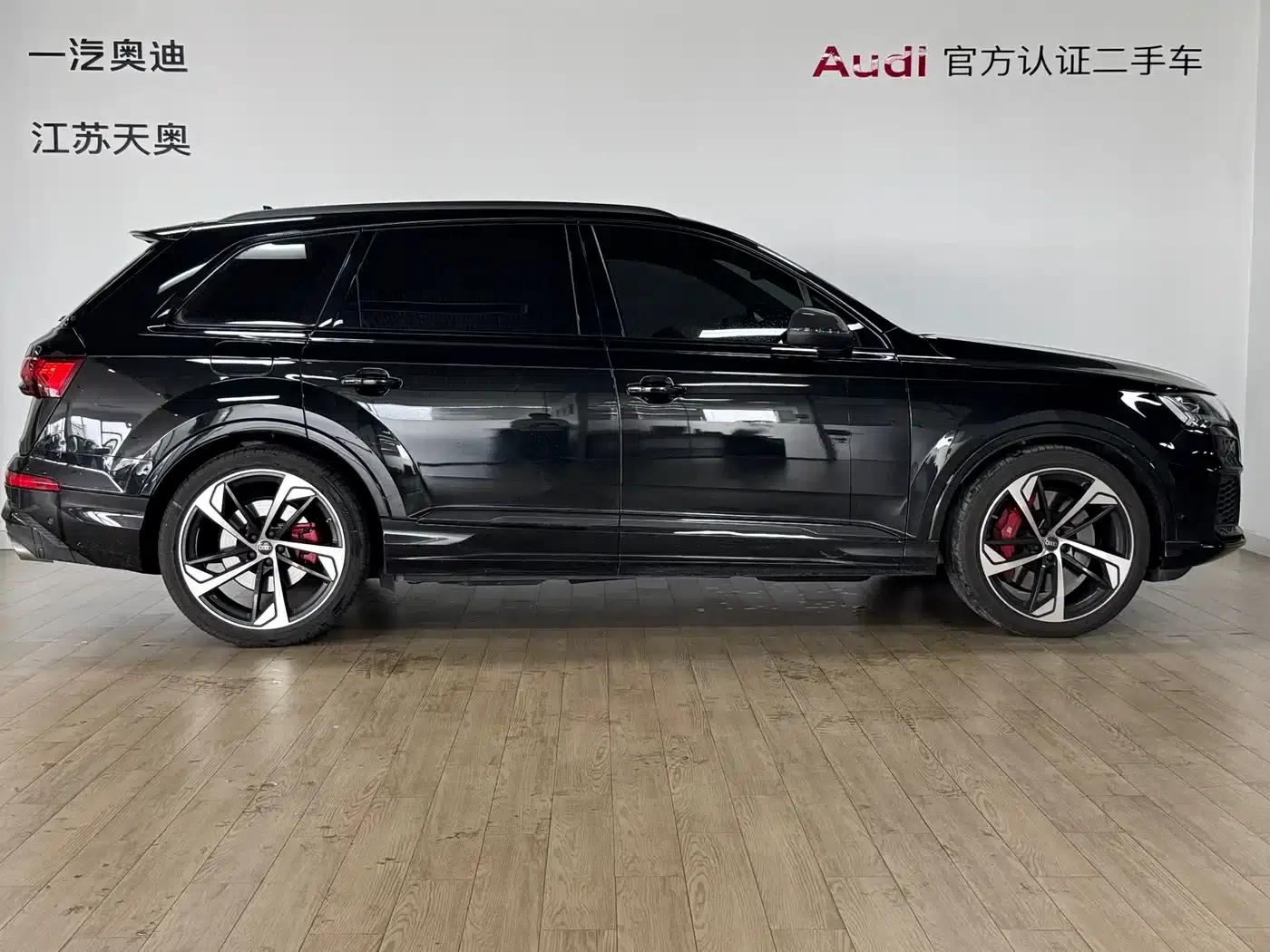 Audi SQ7 2024 4.0 TFSI Dark Knight Edition — миниатюра 3